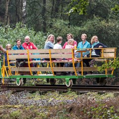 Eerste spoorfiets rijdt over historische spoorlijn tussen Kapellen en Brasschaat