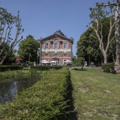 Paviljoen De Notelaer krijgt nieuwe notelaars