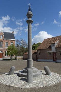 Schandpaal en pastorij