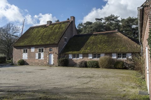 Restauratie gebouwen Beddermolen van start