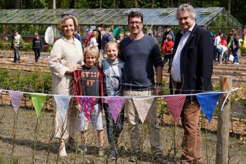 Schoolkinderen uit Essen gaan samentuinen 