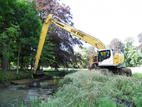 Eilandgracht Hof ter Laken wordt geruimd