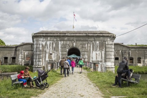 Verstevigde oevers moeten Fort van Kessel redden