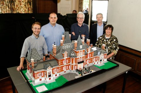 Stichting Kempens Landschap onthult LEGO maquette Hof Ter Laken