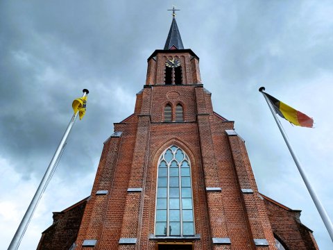 Kerktoren Sint-Jan-in-d’Oliekerk Vremde in nieuw kleedje