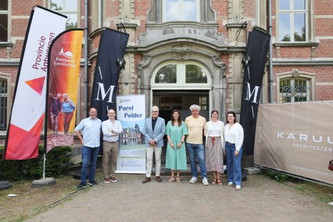 Stichting Kempens Landschap en gemeente Stabroek geven startschot dakrestauratie Ravenhof